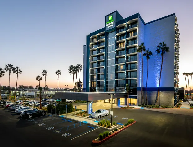 Holiday Inn Express & Suites Santa Ana - Orange County by IHG hotel detail image 3