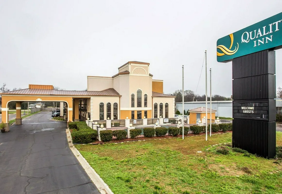 Quality Inn Bennettsville hotel hero