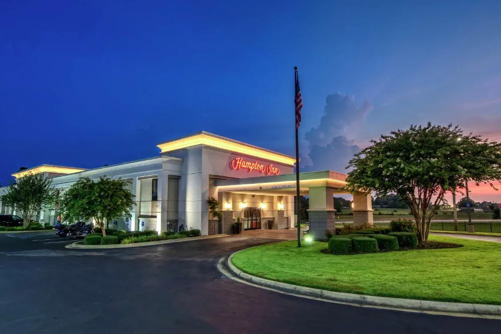 Hampton Inn Corinth hotel hero
