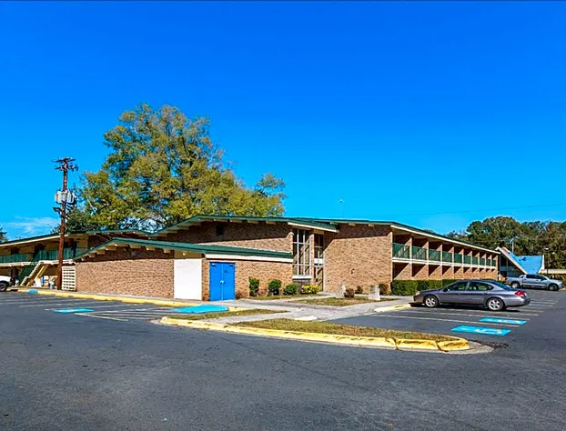 Super 8 by Wyndham Macon GA hotel detail image 4