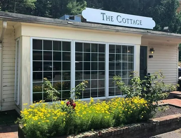 Publick House Historic Inn and Country Motor Lodge hotel detail image 3