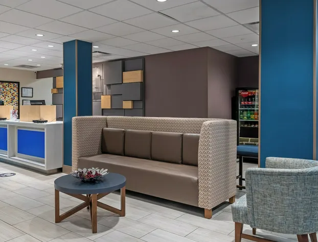 Holiday Inn Express Hotel & Suites Woodbridge by IHG hotel detail image 3