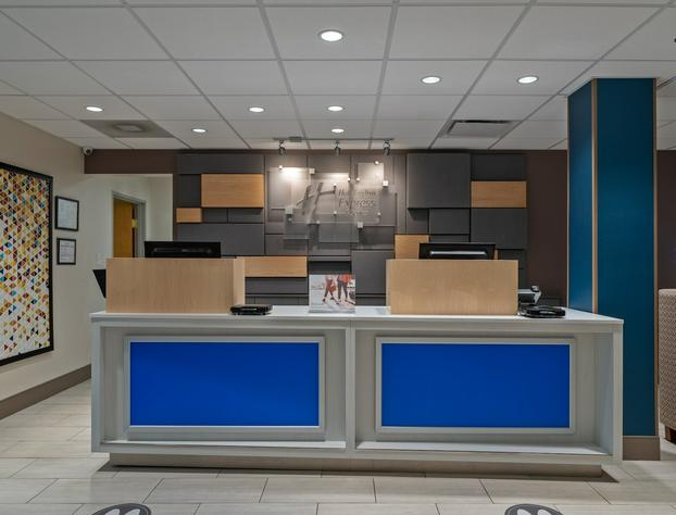 Holiday Inn Express Hotel & Suites Woodbridge by IHG hotel detail image 4