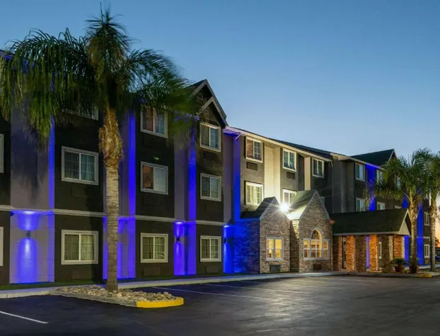 Microtel Inn & Suites by Wyndham Tracy hotel detail image 3