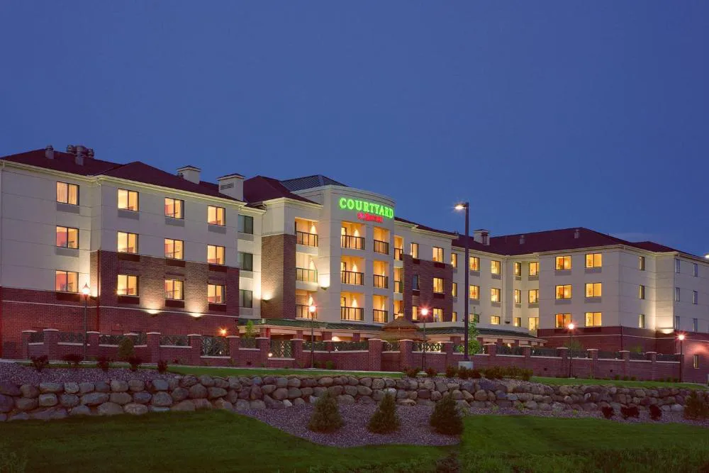 Courtyard by Marriott Madison East hotel hero