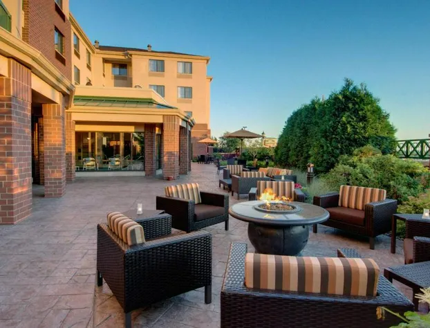 Courtyard by Marriott Madison East hotel detail image 4