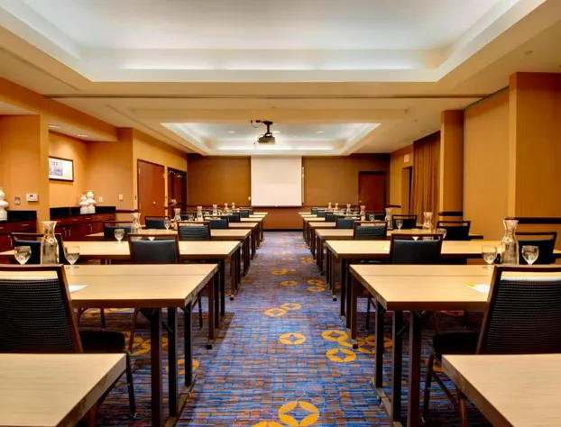 Courtyard by Marriott Madison East hotel detail image 1
