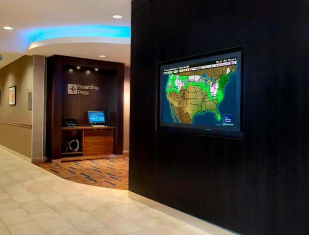 Courtyard by Marriott Madison East hotel detail image 4