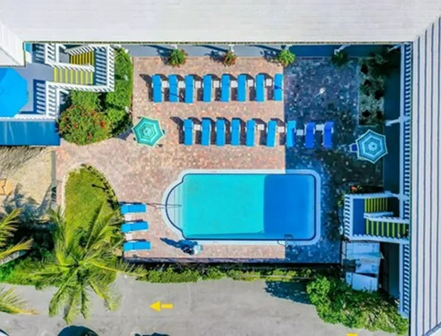 Carriage House Resort Motel hotel detail image 1