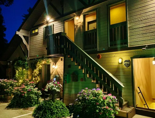 The North Shore Inn hotel detail image 4