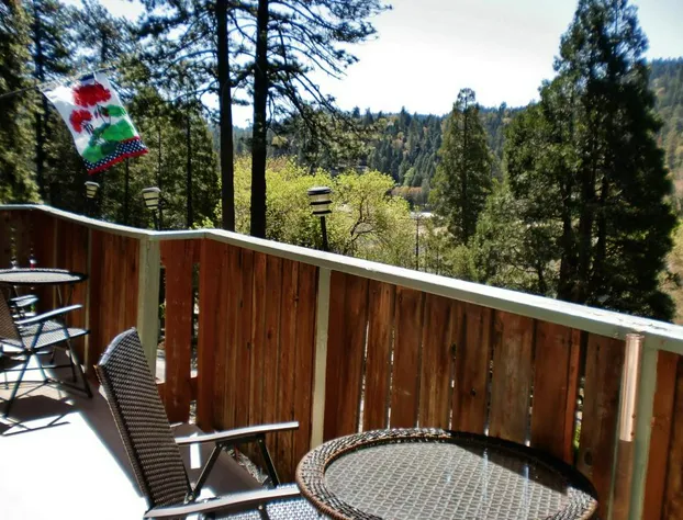 The North Shore Inn hotel detail image 2