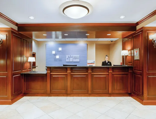 Holiday Inn Express & Suites Bloomington by IHG hotel detail image 3