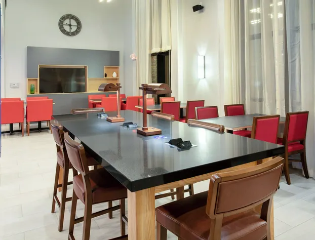 Holiday Inn Express & Suites Phoenix - Glendale Sports Dist by IHG hotel detail image 3