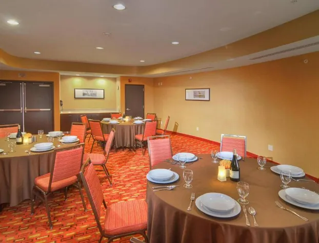 Courtyard by Marriott Medford Airport hotel detail image 2