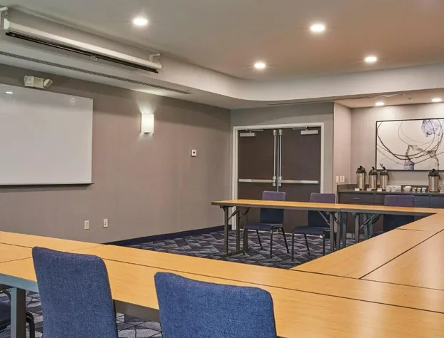 Courtyard by Marriott Medford Airport hotel detail image 2