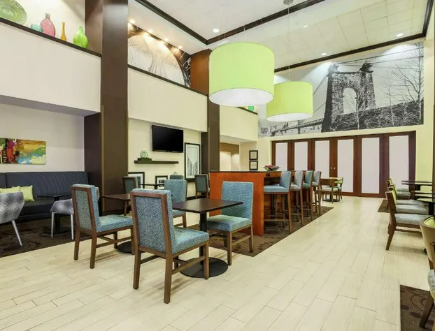 Hampton Inn & Suites Wheeling-The Highlands hotel detail image 3