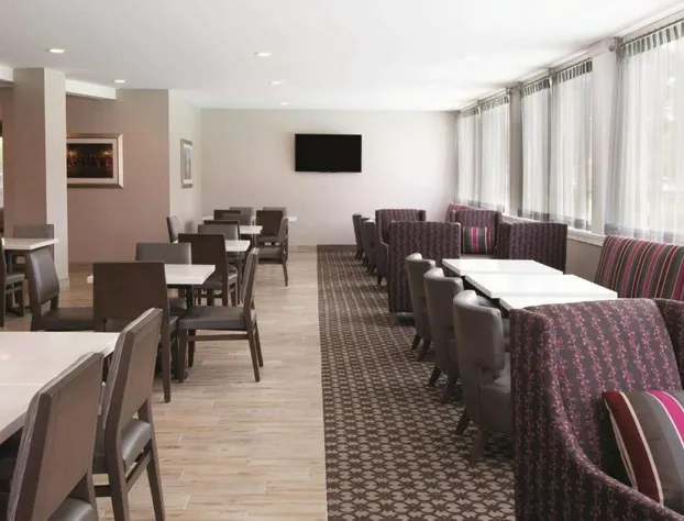 La Quinta Inn & Suites by Wyndham Williamsburg Historic Area hotel detail image 4