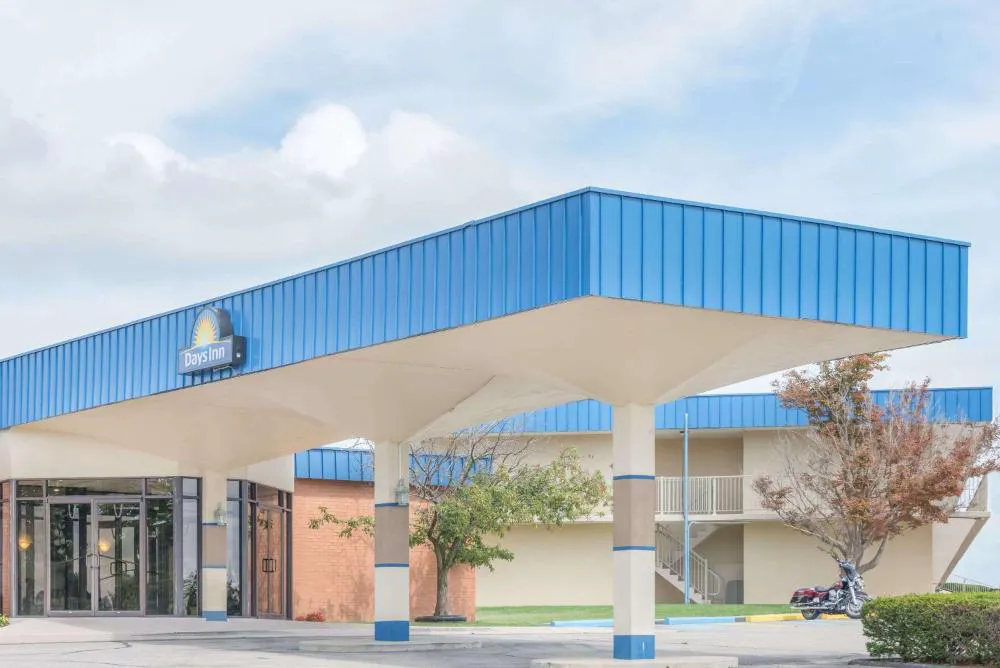 Days Inn by Wyndham St Clairsville hotel hero