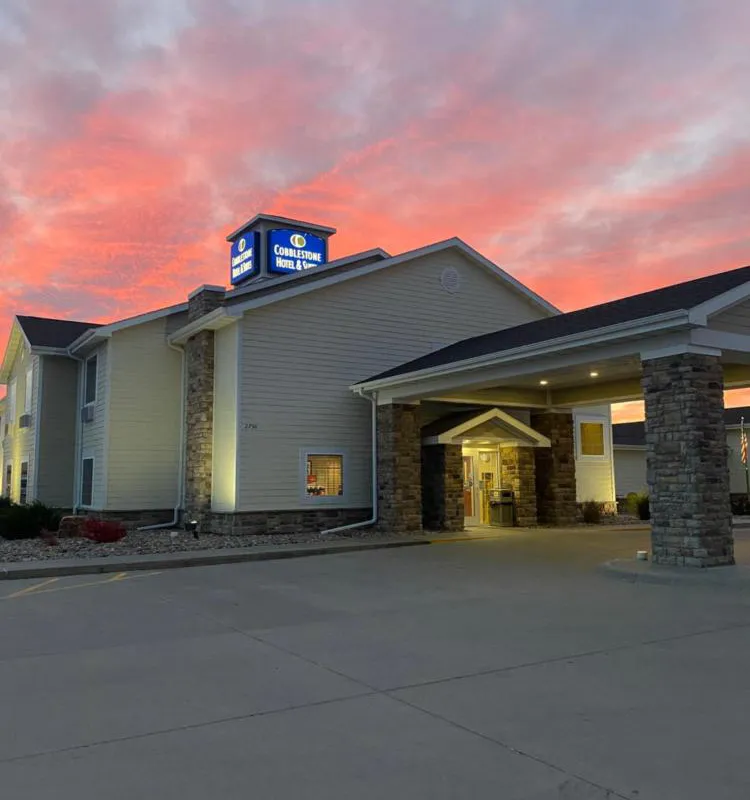 Cobblestone Hotel & Suites – Broken Bow hotel hero