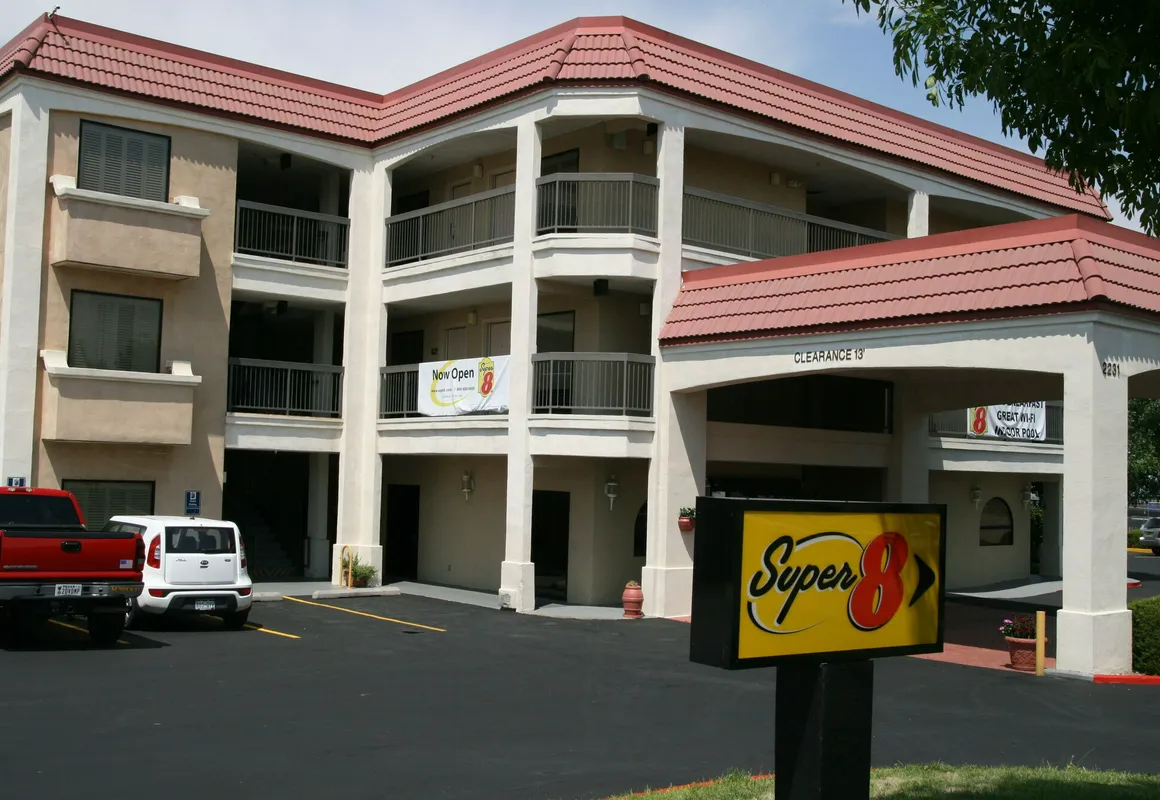 Super 8 by Wyndham Albuquerque Airport hotel hero