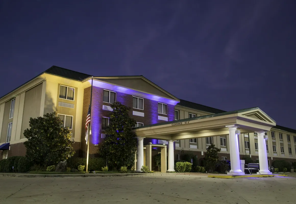 Holiday Inn Express Hotel & Suites Oxford by IHG hotel hero