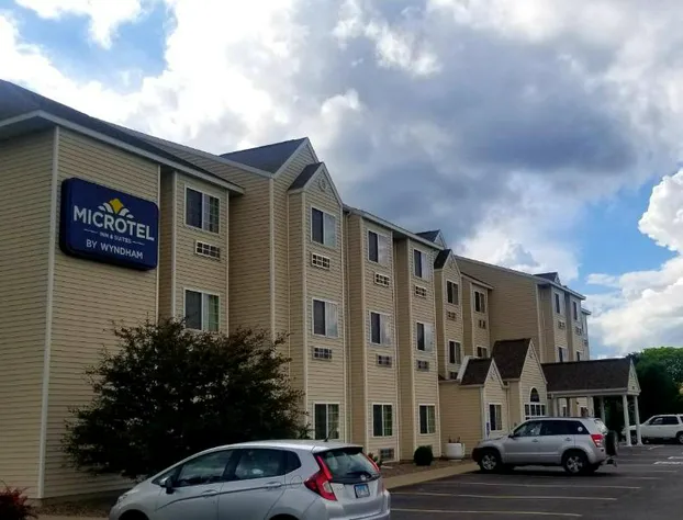 Microtel Inn & Suites by Wyndham Prairie du Chien hotel detail image 3