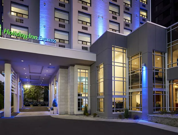 Holiday Inn Express Windsor Waterfront by IHG hotel detail image 1