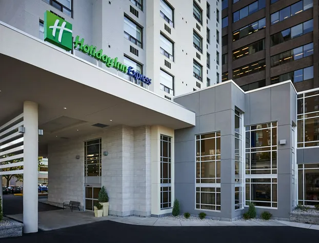 Holiday Inn Express Windsor Waterfront by IHG hotel detail image 2