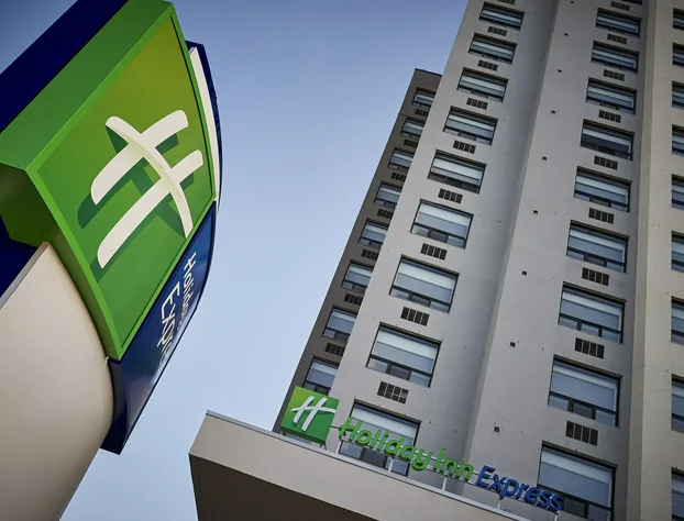 Holiday Inn Express Windsor Waterfront by IHG hotel detail image 3