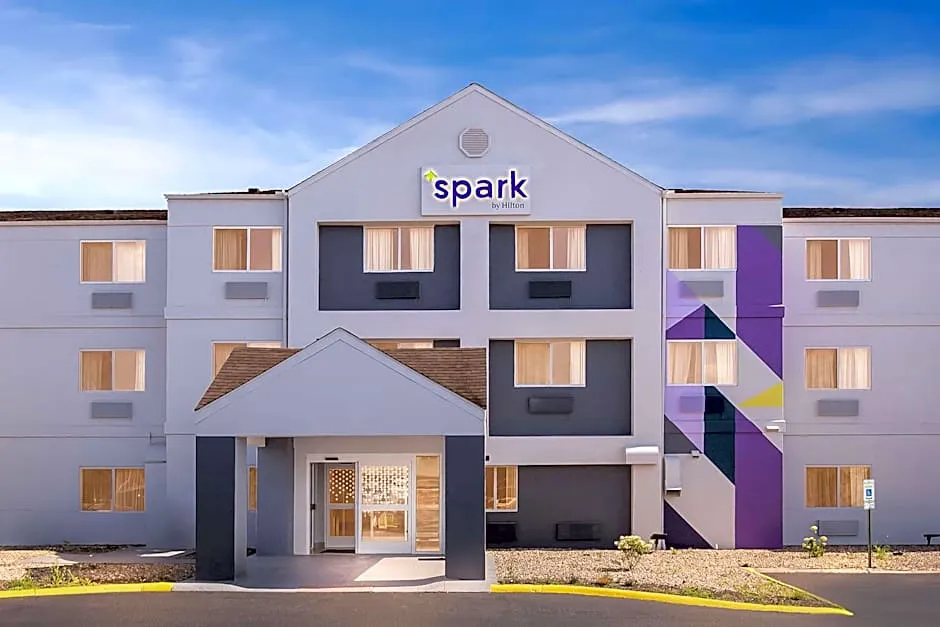 Spark by Hilton Springfield Southwest hotel hero