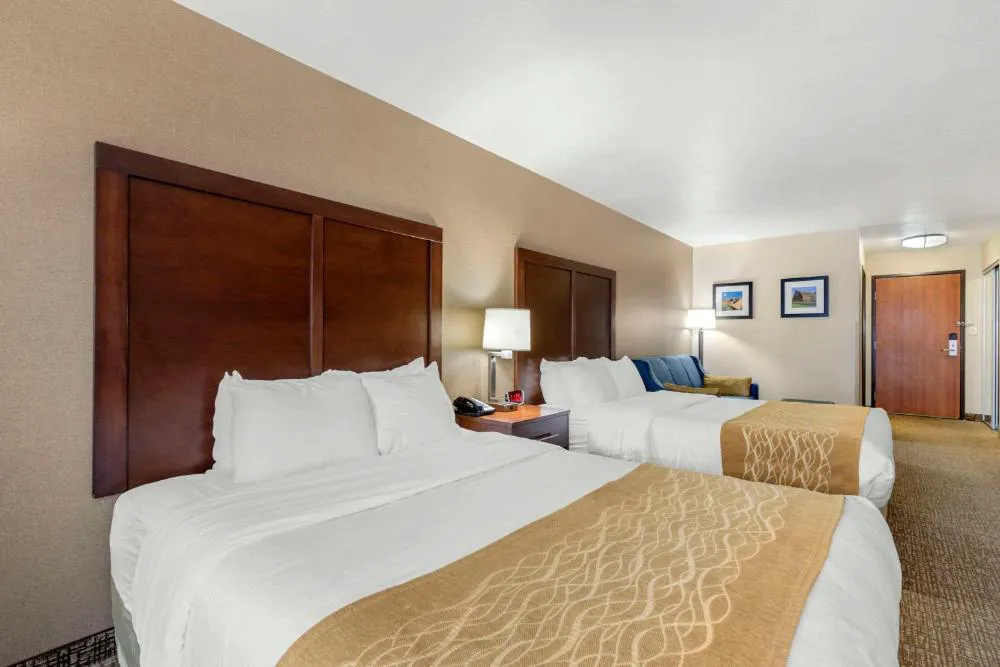 Comfort Inn & Suites Mitchell I-90 hotel hero