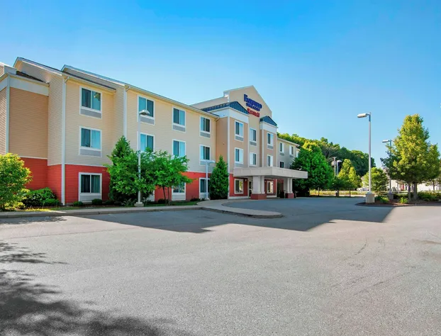 Fairfield Inn & Suites by Marriott Hooksett hotel detail image 1