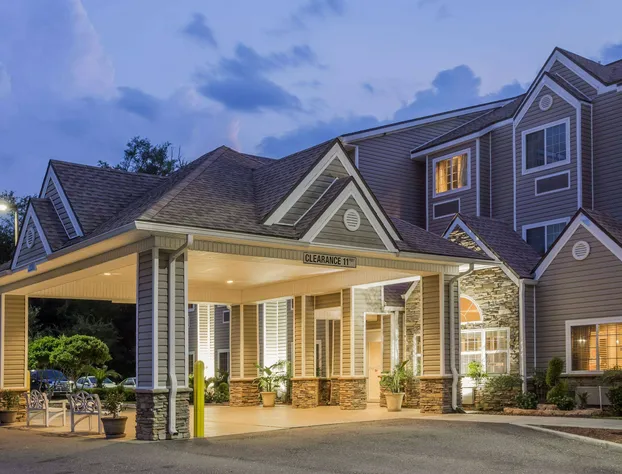 Microtel Inn & Suites by Wyndham Jacksonville Airport hotel detail image 2