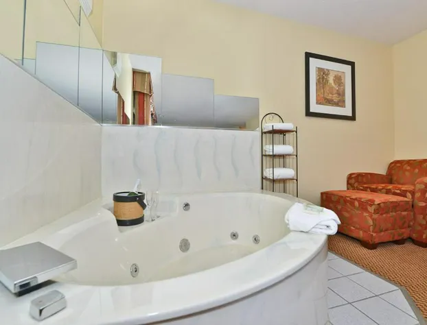 Ramada by Wyndham Platte City KCI Airport hotel detail image 1