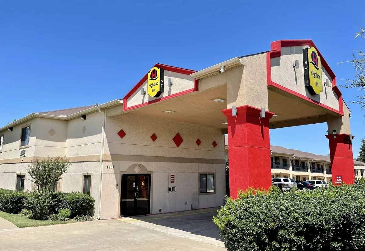 Highland Inn Arlington hotel hero