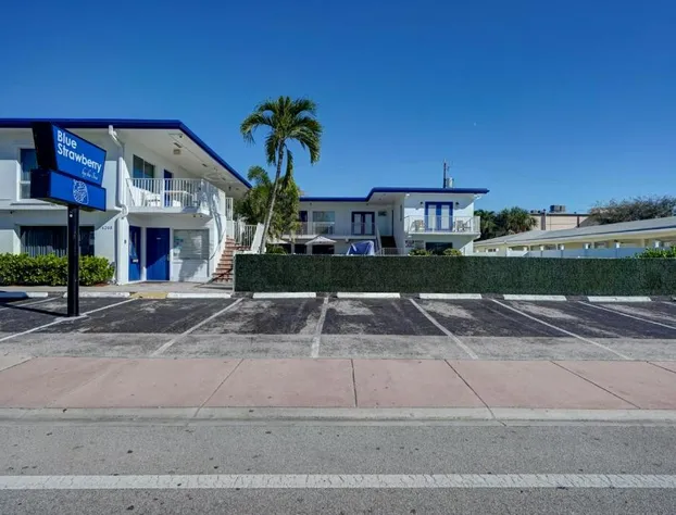 Blue Strawberry by the Sea hotel detail image 1