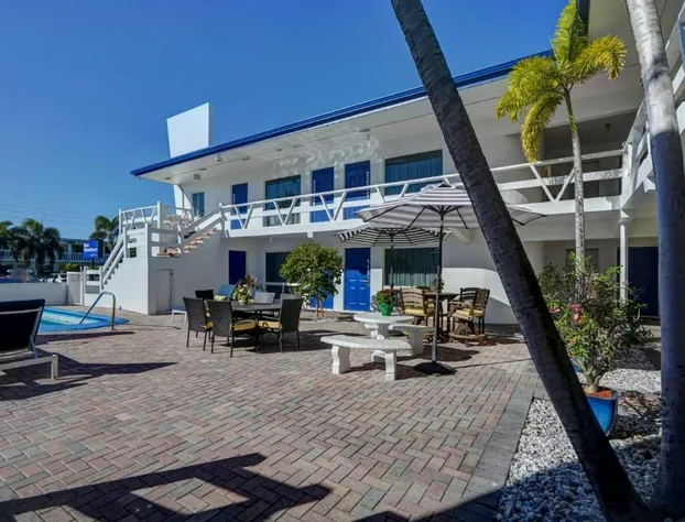 Blue Strawberry by the Sea hotel detail image 2