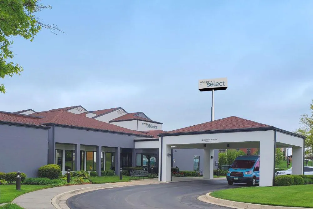 Sonesta Select Kansas City Airport Tiffany Springs hotel hero