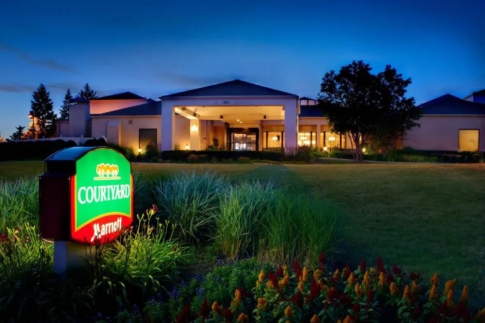 Courtyard by Marriott Chicago Deerfield hotel hero