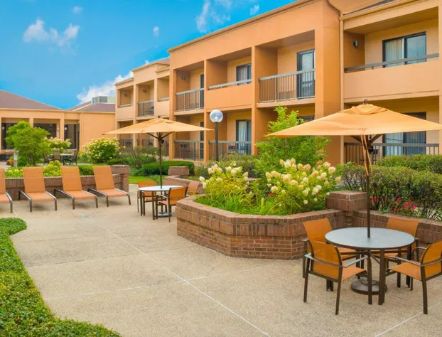 Courtyard by Marriott Chicago Deerfield hotel detail image 1