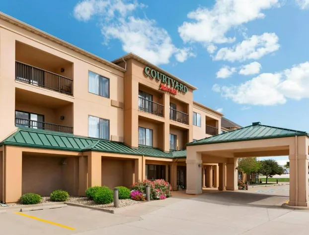 Courtyard Bloomington Normal hotel detail image 1