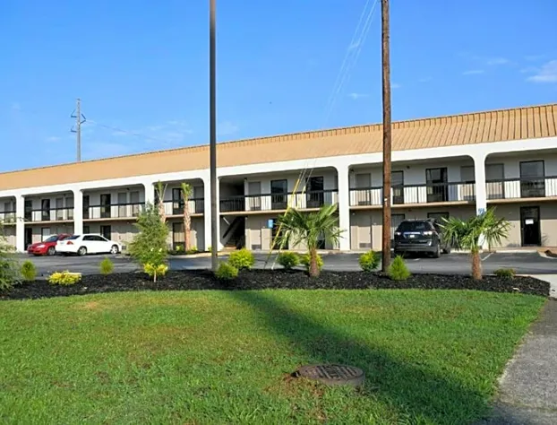 Baymont by Wyndham Macon I-75 hotel detail image 1