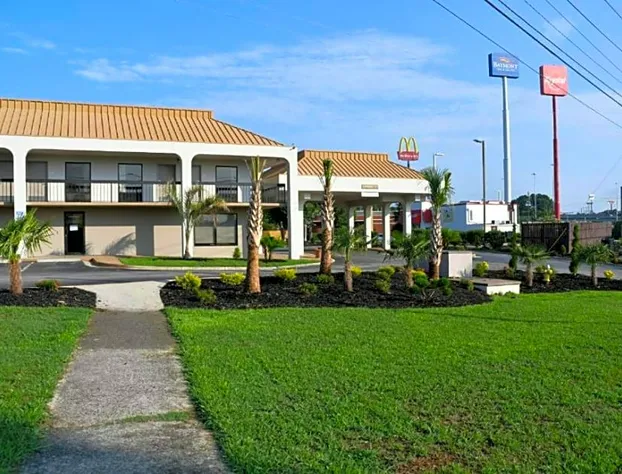 Baymont by Wyndham Macon I-75 hotel detail image 3