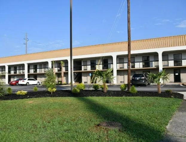 Baymont by Wyndham Macon I-75 hotel detail image 1