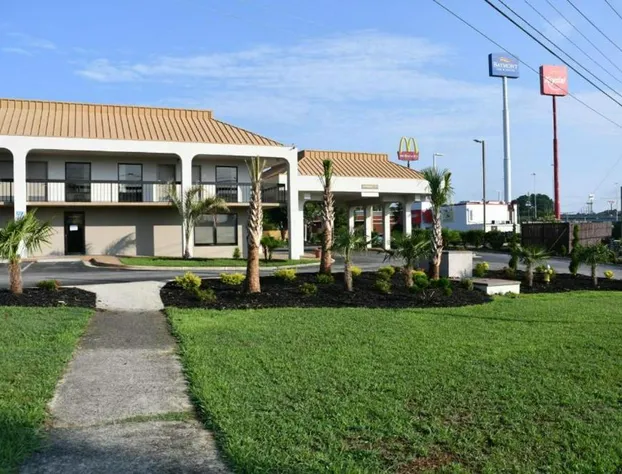 Baymont by Wyndham Macon I-75 hotel detail image 3