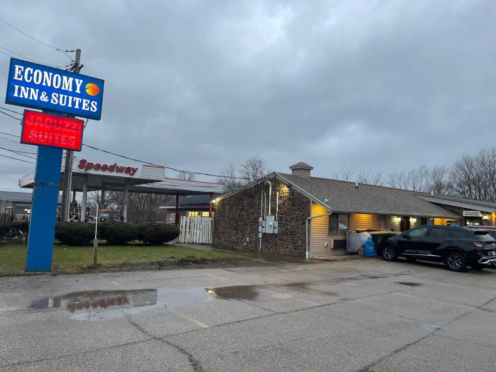 Economy Inn And Suites Ashtabula hotel hero