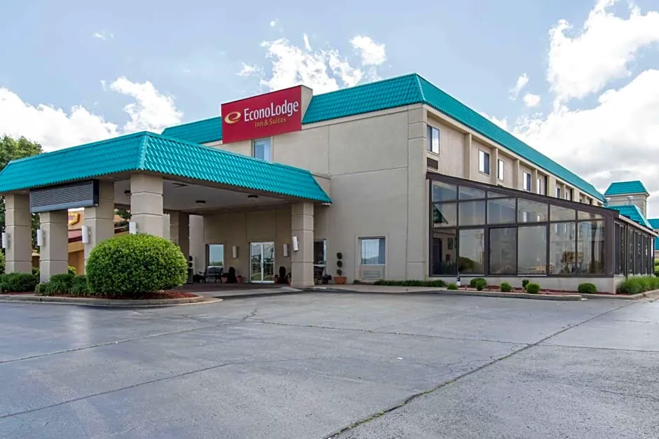 Econo Lodge Inn & Suites Joplin hotel hero