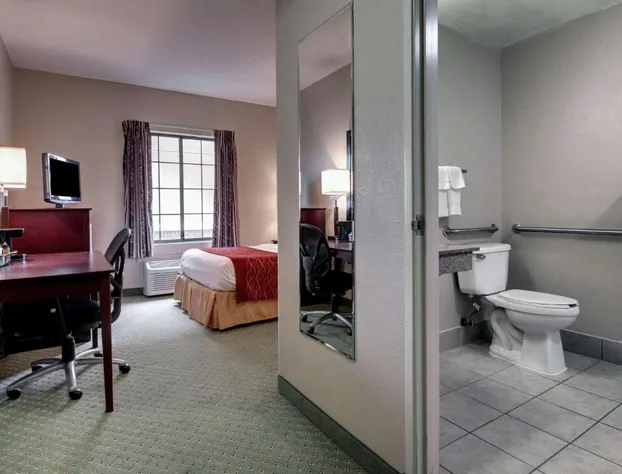 Columbia Inn & Suites hotel detail image 4