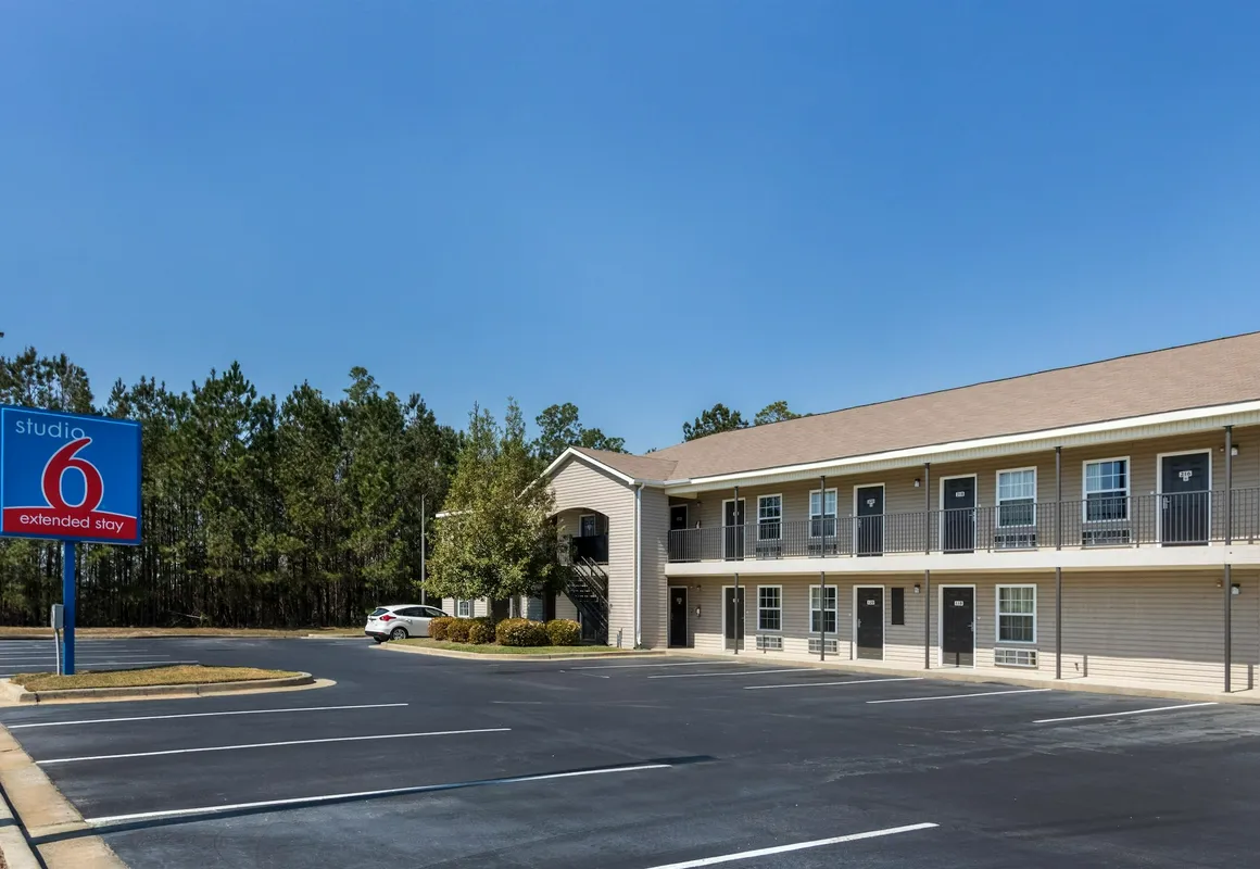 Studio 6 Statesboro, GA hotel hero