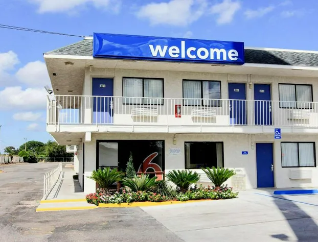 Motel 6 Kingsville, TX hotel detail image 3